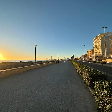 Waterfront Rooms, 150 Mt Dal Mare Guest house