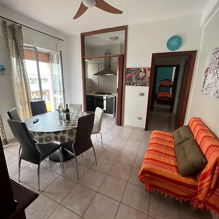 Waterfront Rooms, 150 Mt Dal Mare