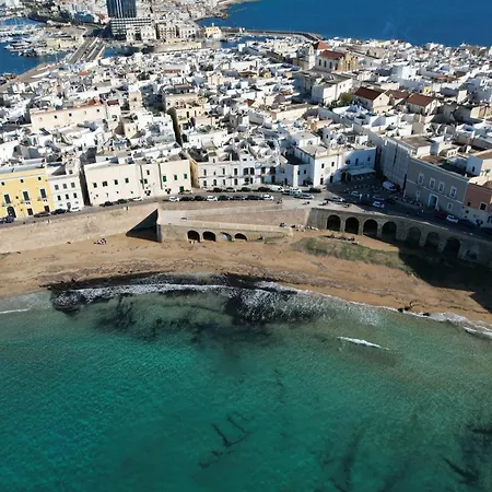 Waterfront Rooms, 150 Mt Dal Mare