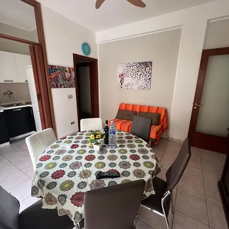 Waterfront Rooms, 150 Mt Dal Mare *