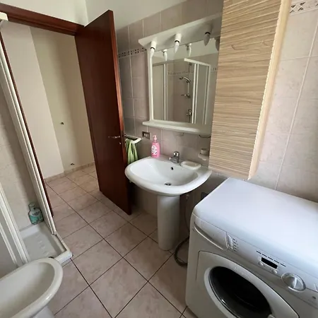 Waterfront Rooms, 150 Mt Dal Mare Guest house *